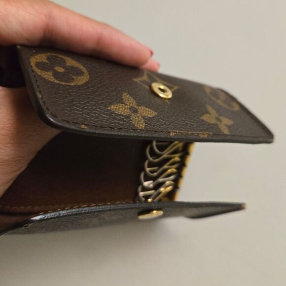 Louis Vuitton Monogram 6 Key holder - Picture 9 of 16